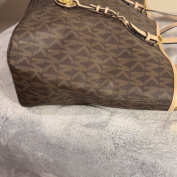 Michael Kors Jet Set Large Signature Logo Tote Bag - Picture 5 of 9